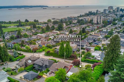 672 11th St, West Vancouver, BC, V7T2L8 | Card Image