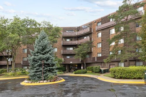 303-840 Wellington Ave, Elk Grove Village, IL, 60007-3347 | Card Image