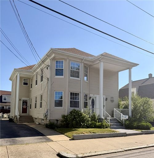 133 Oakland Avenue, Pawtucket, RI, 02861 | Card Image