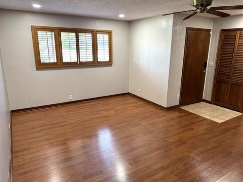 1105 S 13th St, Clinton, OK, 73601-4331 | Card Image