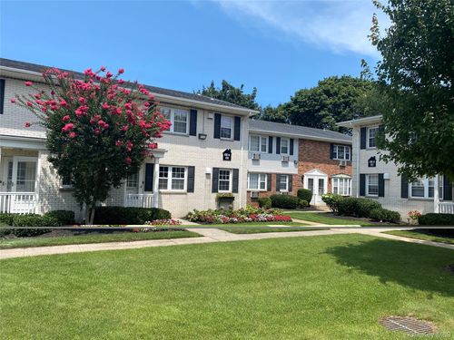 504 Kensington Lane, Oyster Bay, NY, 11714 | Card Image