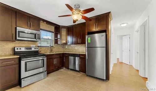 23 Doris Ave, Franklin Square, NY, 11010-1515 | Card Image