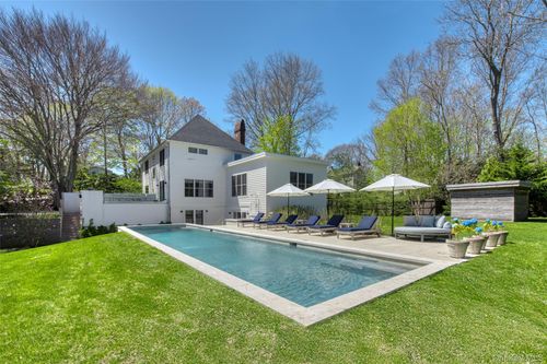 323 Division St, Sag Harbor, NY, 11963-3564 | Card Image