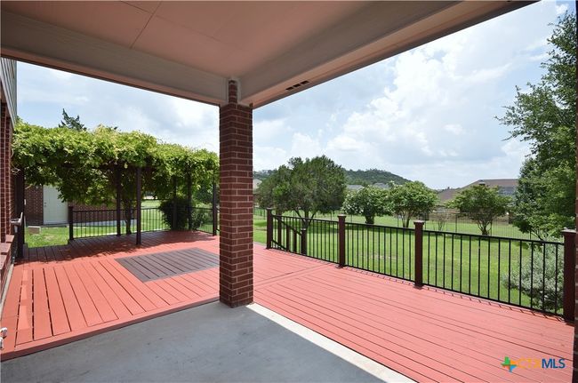 Covered patio and deck | Image 34