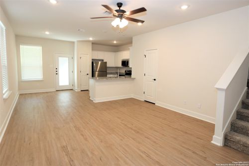 101-10310 Lynwood Vlg, San Antonio, TX, 78245-4212 | Card Image