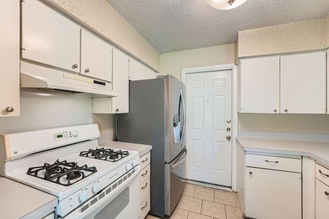 Gas range. | Image 5