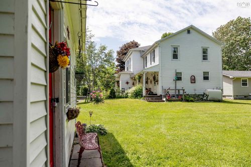 58 Victoria St, Antigonish, NS, B2G1X3 | Card Image