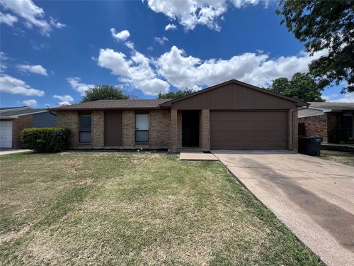 5809 Deerfoot Trl, Fort Worth, TX, 76131-1731 | Card Image