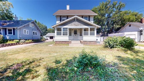 736 Guthrie Ave, Des Moines, IA, 50316-1924 | Card Image