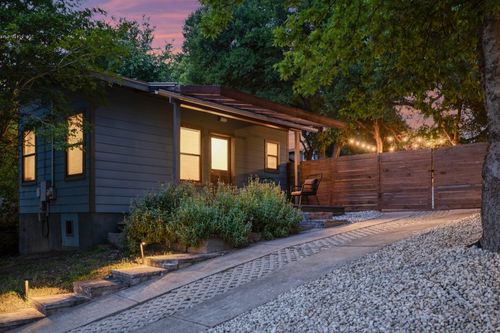 1305 Deloney St, Austin, TX, 78721-1909 | Card Image