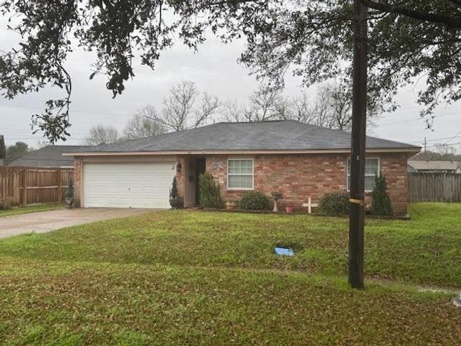 245 E Clover St, House other with 3 bedrooms, 2 bathrooms and 2 parking in Bridge City TX | Image 24