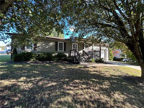 1108 Raleigh Ct, High Point, NC, 27262-7031 | Card Image