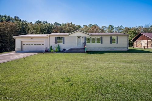 556 Little Kanawha Pkwy, Elizabeth, WV, 26143-5820 | Card Image