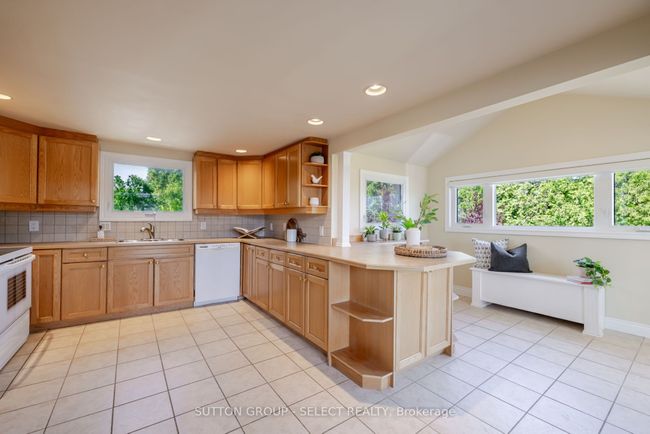 7474 Riverside Dr, House other with 3 bedrooms, 2 bathrooms and 6 parking in Port Franks ON | Image 20