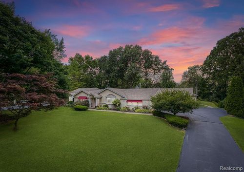 4354 Far Hill Dr, Bloomfield Hills, MI, 48304-3223 | Card Image