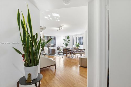 610-701 Brickell Key Blvd, Miami, FL, 33131-2676 | Card Image
