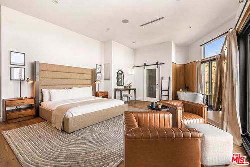 8425 Hillside Ave, LOS ANGELES, CA, 90069-1504 | Card Image