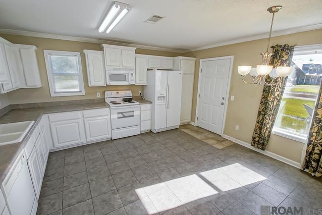 26350 Riverscape Dr, House other with 3 bedrooms, 2 bathrooms and 3 parking in Springfield LA | Image 13