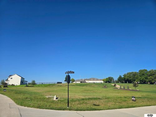 51 Cheyenne Rd, Omaha, NE, 68136-1840 | Card Image