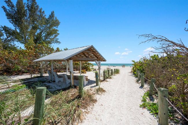 204 75 Th St, House other with 3 bedrooms, 2 bathrooms and null parking in HOLMES BEACH FL | Image 4