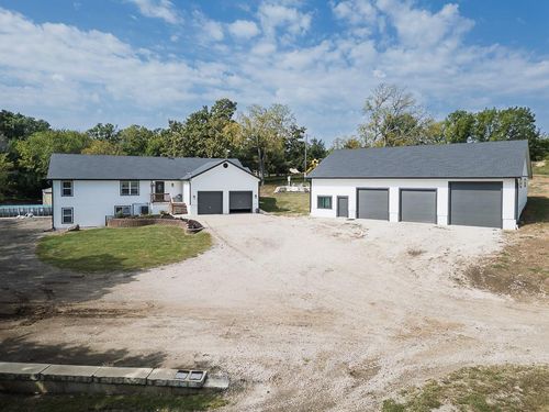 25493 Kansas Ave, Tonganoxie, KS, 66086-3229 | Card Image