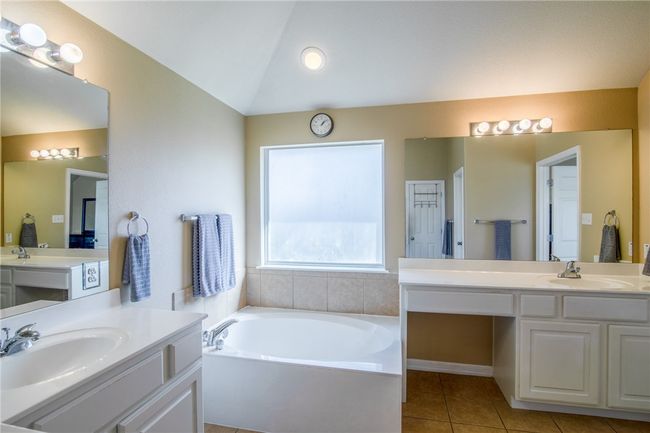 19321 Gale Meadow Dr, House other with 4 bedrooms, 3 bathrooms and 4 parking in Pflugerville TX | Image 8