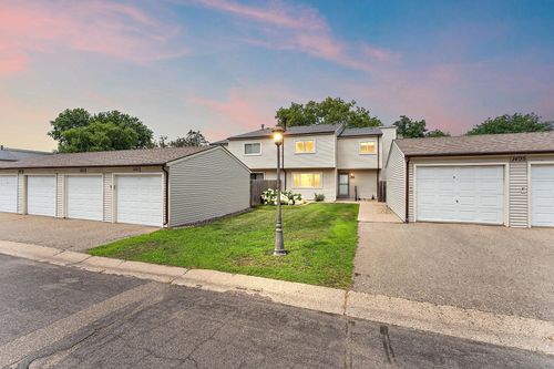 1491 Woodview Ave E, Saint Paul, MN, 55122-1323 | Card Image