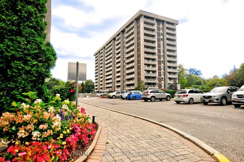 806-60 Inverlochy Blvd, Thornhill, ON, L3T4T7 | Card Image