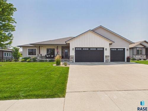 709 E Shadow Creek Ln, Sioux Falls, SD, 57108-8583 | Card Image