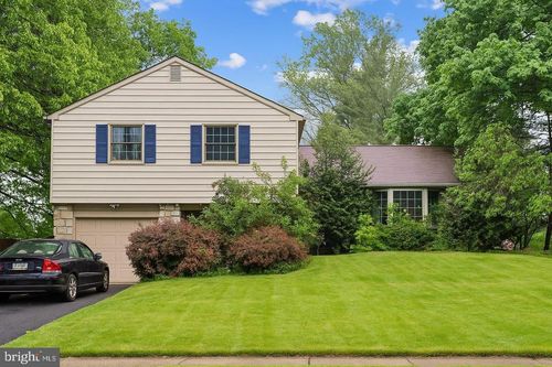 158 Merry Dell Dr, Churchville, PA, 18966-1136 | Card Image