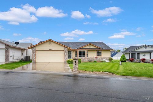 819 N Bristol St, Nampa, ID, 83651-3221 | Card Image
