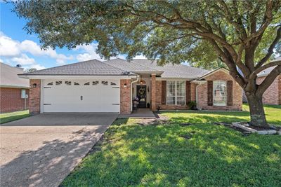 10608 Sierra West Drive, House other with 3 bedrooms, 2 bathrooms and 1 parking in Woodway TX | Image 1