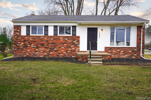 46985 Heydenreich Rd, Macomb, MI, 48044-4424 | Card Image