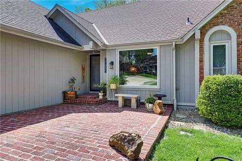 6932 Cottonwood Dr, Shawnee, KS, 66216-2340 | Card Image