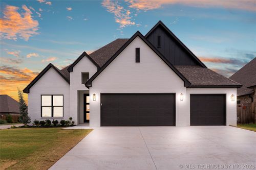 2916 W Winston St, Broken Arrow, OK, 74011-1958 | Card Image