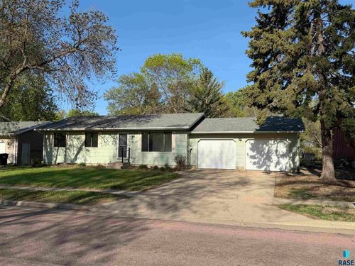 913 S Gordon Dr, Sioux Falls, SD, 57110-3151 | Card Image
