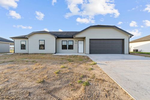 1213 Harbor Dr, Salina, KS, 67401-2894 | Card Image