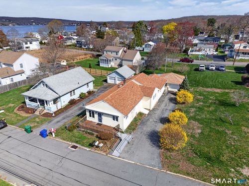 14 2nd Ave, Waterford, CT, 06385-2533 | Card Image