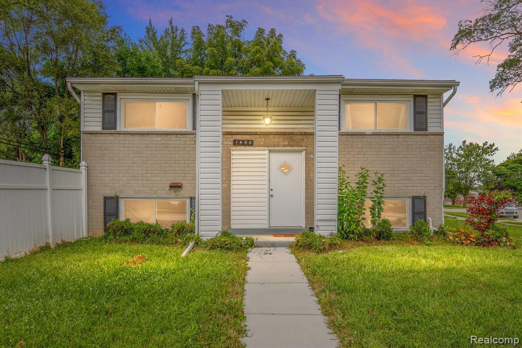 Westchester St, Westland, MI 48186