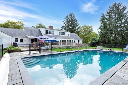 2340 Fairway Dr, Cutchogue, NY, 11935-2053 | Card Image