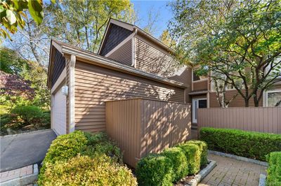 Walkway to front entrance | Image 2