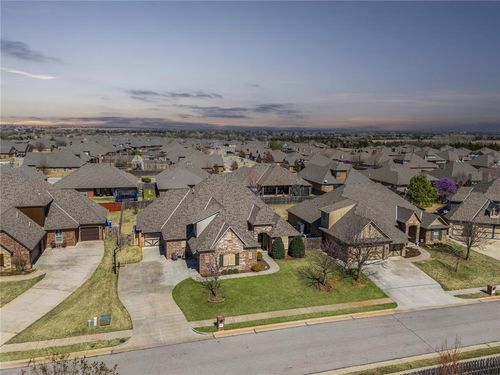 617 Caveat Ct, Edmond, OK, 73025-7912 | Card Image