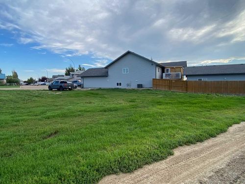 79 Upland Manor W, Brooks, AB, T1R1P9 | Card Image