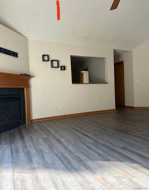 328 Marigold Cir, Westland, MI, 48185-9633 | Card Image