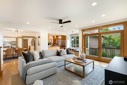 1843 41st Ave E, Seattle, WA, 98112-3211 | Card Image