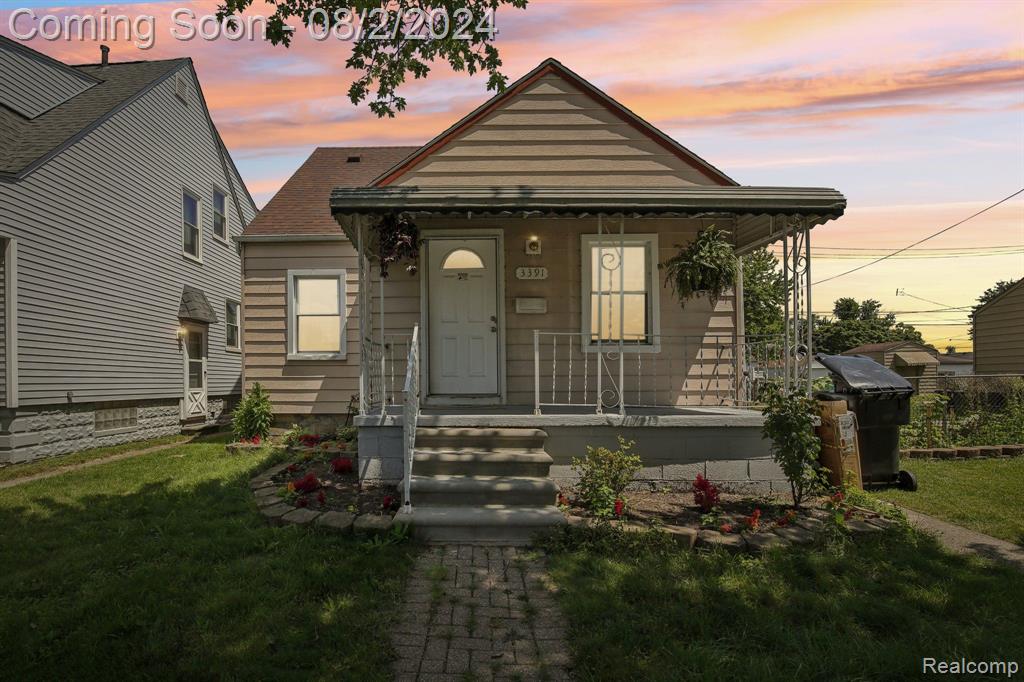 15th St, Wyandotte, MI 48192
