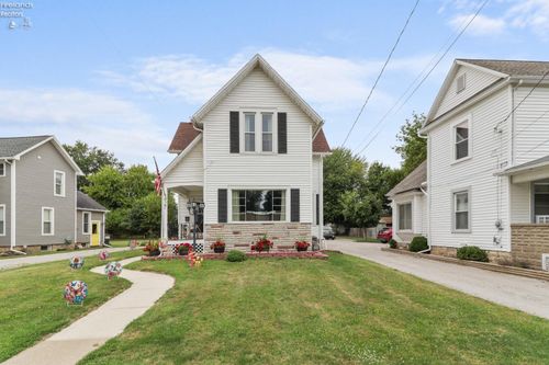 427 Castalia St, Bellevue, OH, 44811-1217 | Card Image