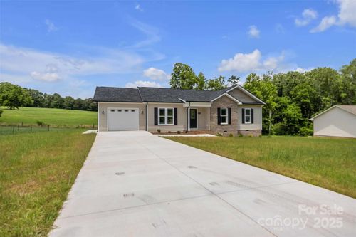 2338 Ellen St, Granite Falls, NC, 28630-8820 | Card Image