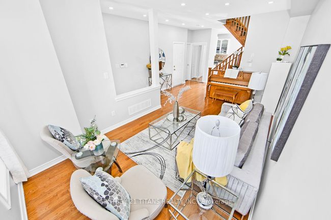 61 Rizal Ave, House attached with 3 bedrooms, 4 bathrooms and 2 parking in Markham ON | Image 4