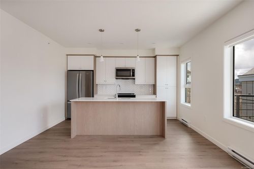 202-9716 Third St, Sidney, BC, V8L3A2 | Card Image